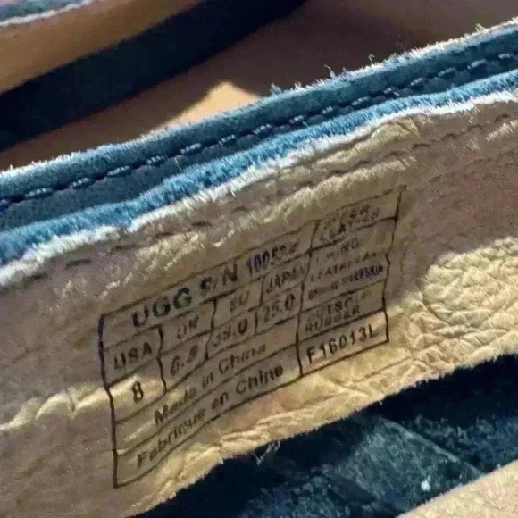 UGG Australia Women's Marrah Moccasin Size 8 Navy Blue - worn twice - Picture 3 of 4